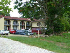  Poinciana Motel  Мервилламба